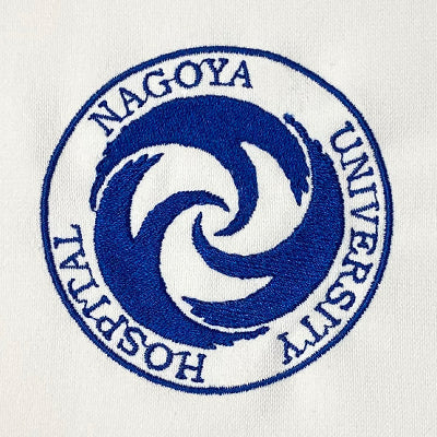 白衣とスクラブのロゴ刺繍 名古屋大学医学部付属病院